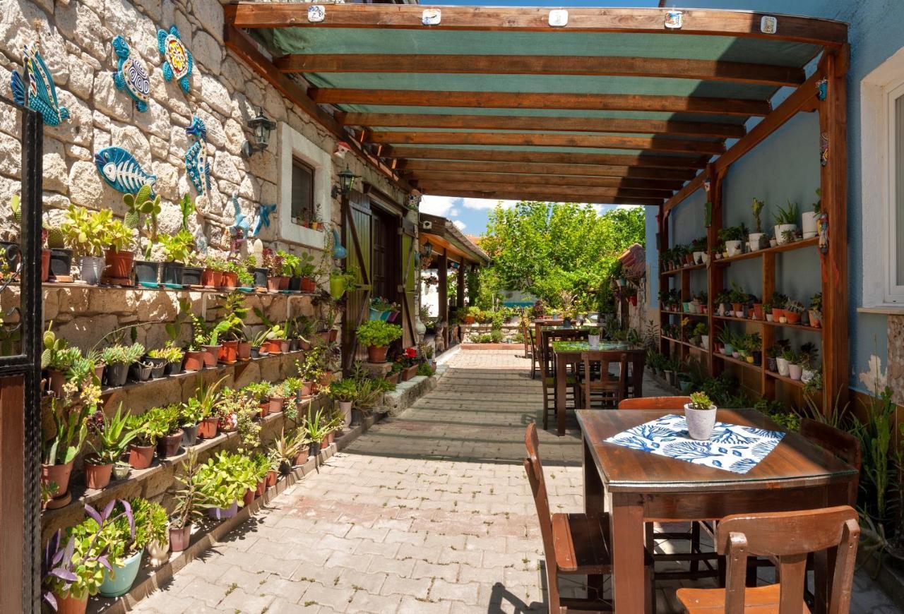 Flores Hotel Alacati Exterior photo