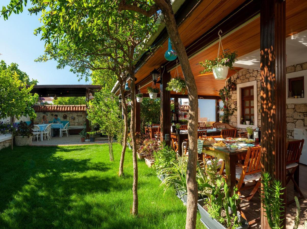 Flores Hotel Alacati Exterior photo
