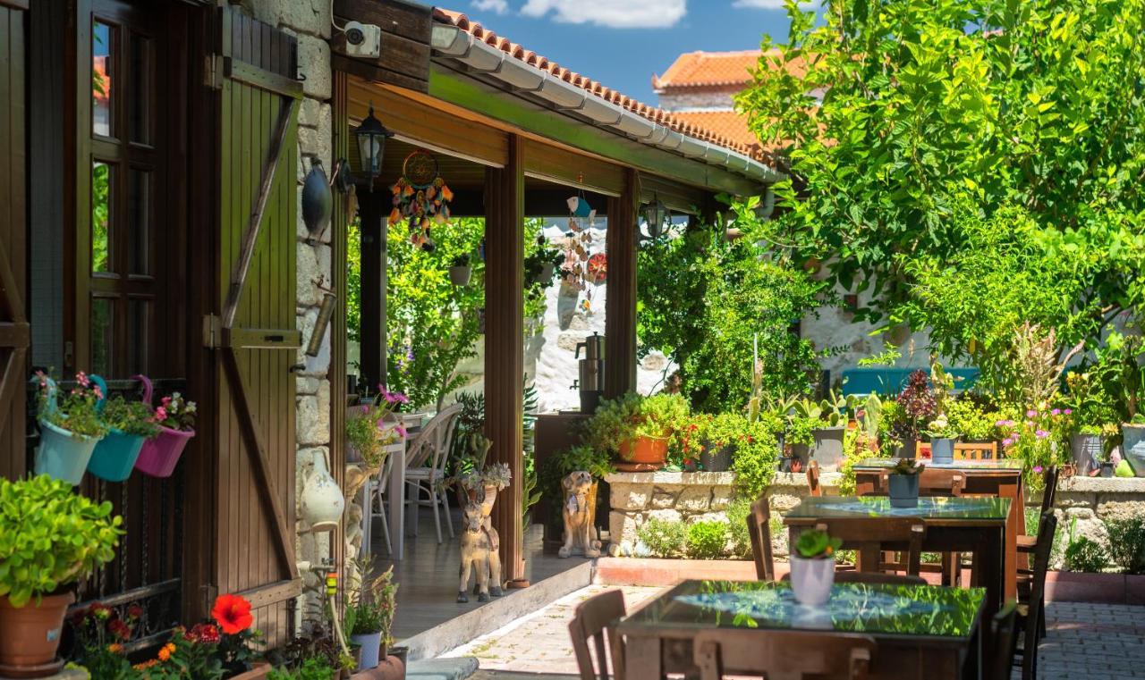 Flores Hotel Alacati Exterior photo
