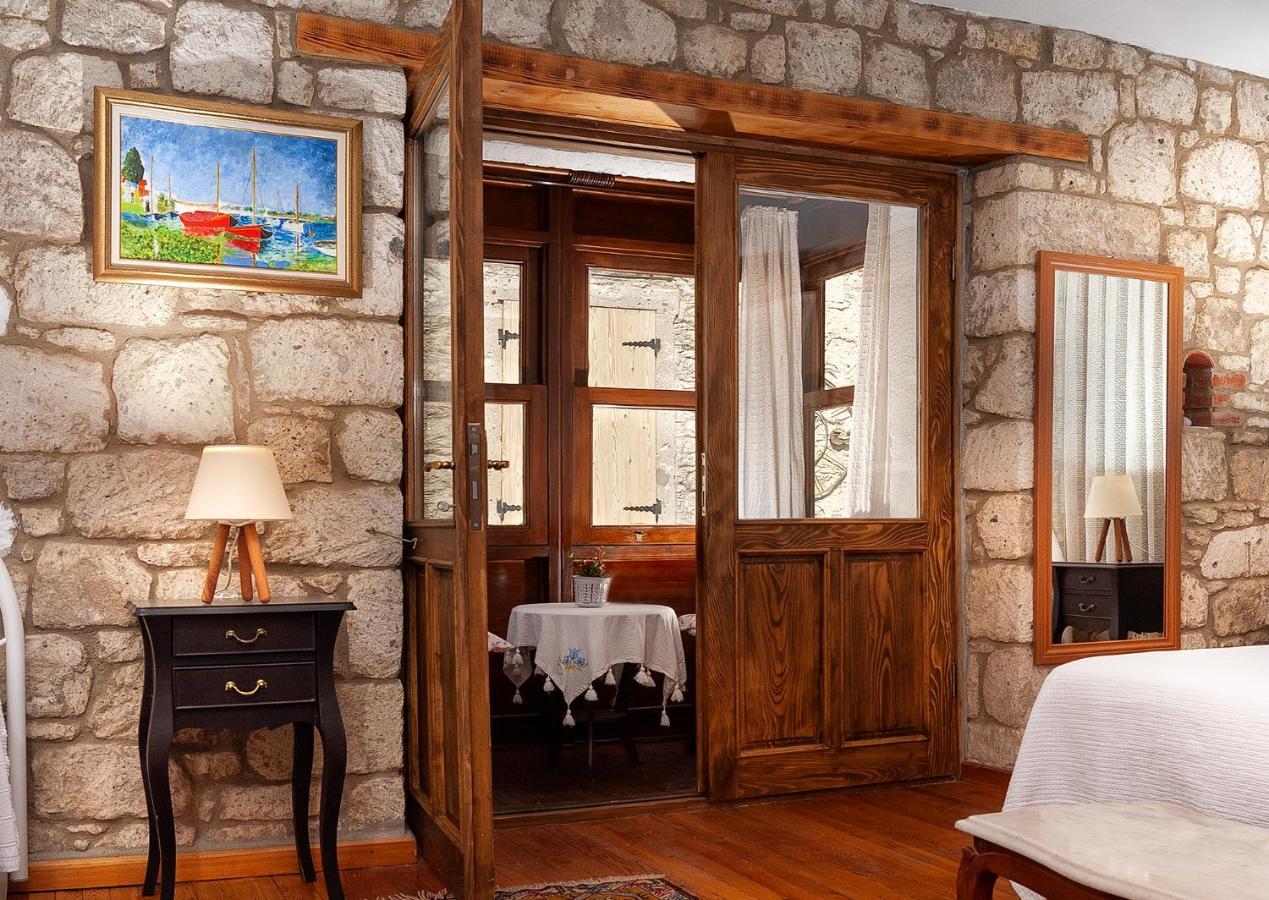 Flores Hotel Alacati Exterior photo